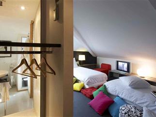 La chambre Hervé A - Hôtel des Francs Garçons à Saint Sauvant (17) - Hôtel des Francs Garçons - Saint-Sauvant