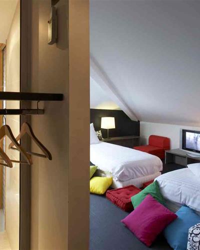 La chambre Hervé A - Hôtel des Francs Garçons à Saint Sauvant (17) - Hôtel des Francs Garçons - Saint-Sauvant