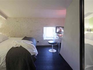 La chambre Jacques - Hôtel des Francs Garçons à Saint Sauvant (17) - Hôtel des Francs Garçons - Saint-Sauvant