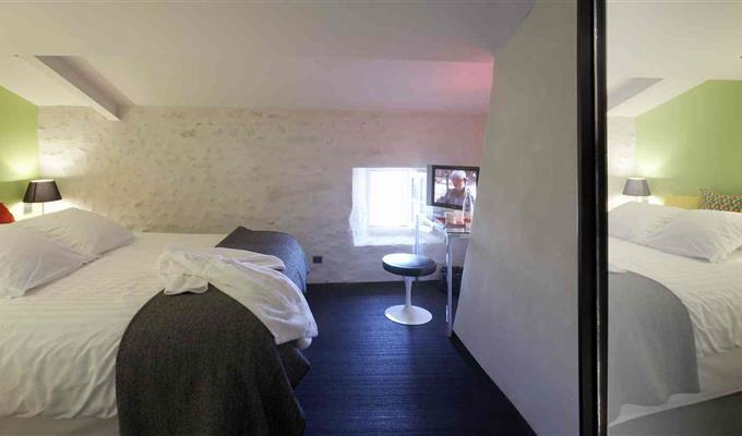 La chambre Jacques - Hôtel des Francs Garçons à Saint Sauvant (17) - Hôtel des Francs Garçons - Saint-Sauvant