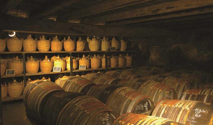 Célèbre pour ses vins et son Cognac, la Charente Maritime saura charmer les amateurs de grands vins - Hôtel des Francs Garçons - Saint-Sauvant