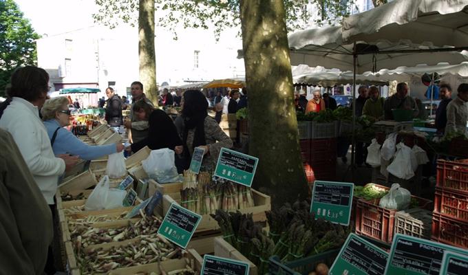 marché3 - Hôtel des Francs Garçons - Saint-Sauvant